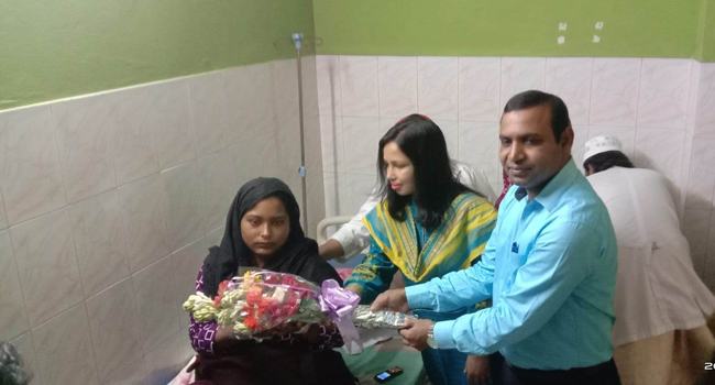চুয়াডাঙ্গায় চার যমজ সন্তান, দেখতে গিয়ে নাম রাখলেন ডিসি