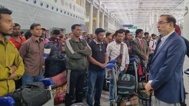 সুদান থেকে দেশে ফিরলেন আরো ৫২ বাংলাদেশী