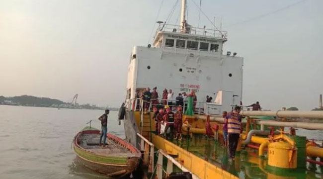 কীর্তনখোলায় তেলবাহী ট্যাংকারের ইঞ্জিন বিস্ফোরণে নিহত ২, আহত ৩