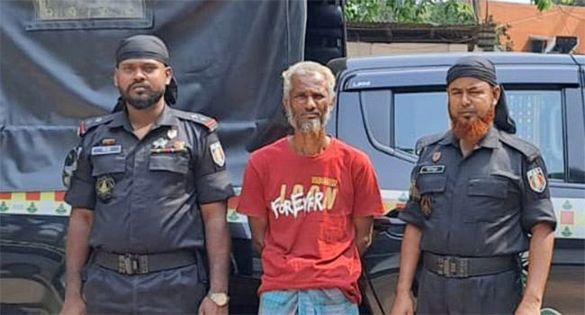 ছাগল চড়ানো নিয়ে স্ত্রীকে কুপিয়ে হত্যায় অভিযুক্ত স্বামীকে গ্রেফতার করেছে র‌্যাব