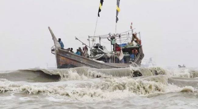সাগর থেকে নিরাপদ আশ্রয়ে ফিরেছেন ঝালকাঠির জেলেরা