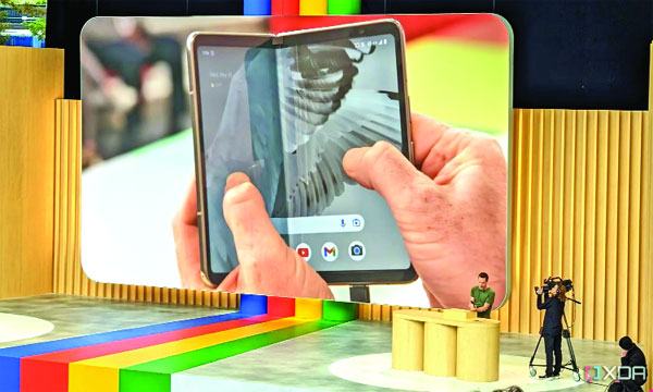 গুগলের চমক : প্রথম ফোল্ডেবল স্মার্টফোন