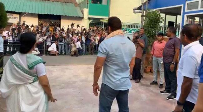 মমতার বাড়িতে সালমান খান কিন্তু কেন?