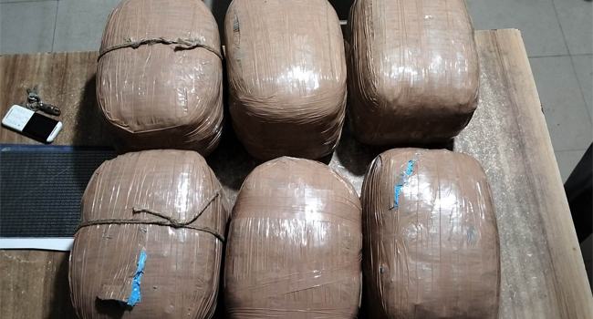 সাভারে প্রাইভেটকারে মিলল বিপুল পরিমাণ গাঁজা, আটক ১