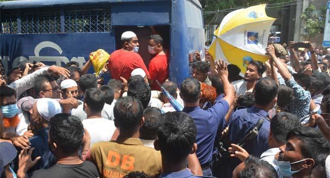 নারায়ণগঞ্জে ১৬ আসামির রিমান্ড মঞ্জুর, আদালতে হাতাহাতি