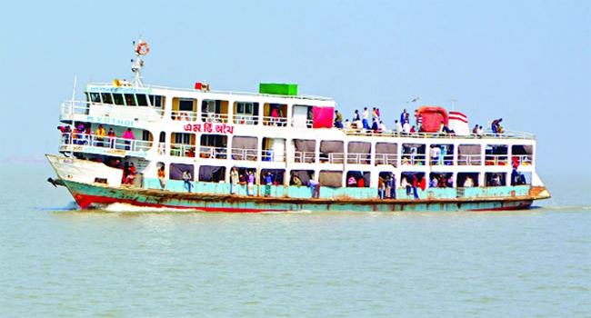বরিশালে ৩ দিন বন্ধ থাকার পর লঞ্চ চলাচল শুরু