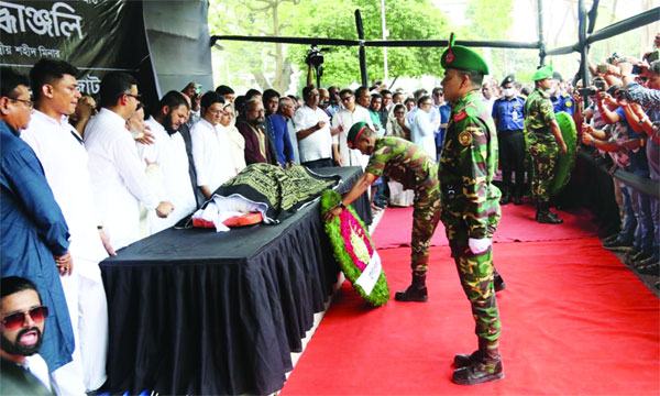 শ্রদ্ধা ভালোবাসায় নায়ক ফারুককে চির বিদায়