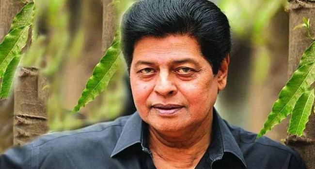 বাবার কবরের পাশে শায়িত হলেন নায়ক ফারুক