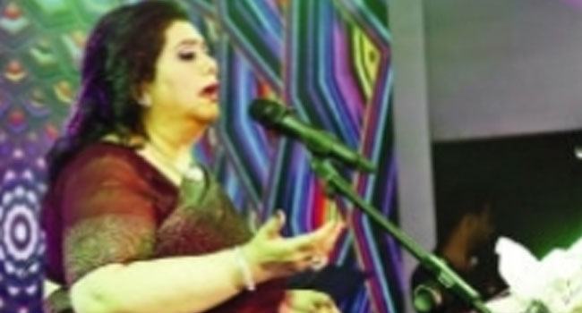 মুগ্ধতা ছড়ালেন রুনা লায়লা