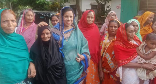 বরিশাল সিটিতে ভোটের মাঠে সরব মেয়রপ্রার্থীদের স্ত্রীরা