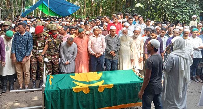 নোয়াখালীতে সেনাসদস্য মাসুমের দাফন সম্পন্ন