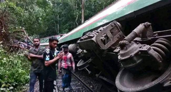 মৌলভীবাজারে গাছের সাথে ধাক্কা লেগে ট্রেনের বগি লাইনচ্যুত, বন্ধ যোগাযোগ