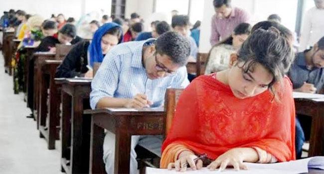 যেভাবে প্রতিযোগিতামূলক চাকরির পরীক্ষায় সফল হতে পারেন