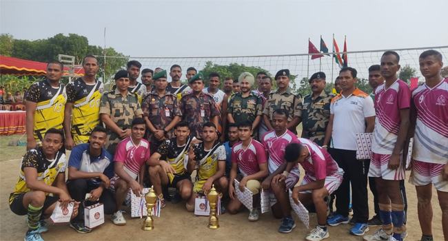 দর্শনায় বিজিবি-বিএসএফ ফ্রেন্ডশিপ ভলিবল খেলা