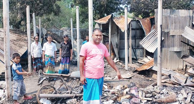 ভালুকায় বাজারে আগুন, ২৫ লাখ টাকার ক্ষতি