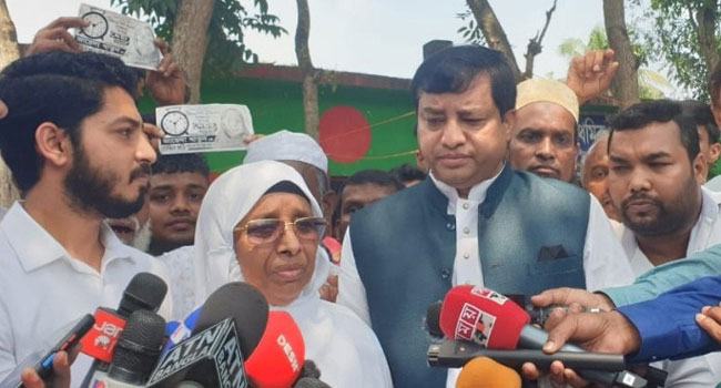গাসিকে আ’লীগের প্রার্থীকে হারিয়ে মেয়র হলেন স্বতন্ত্র জায়েদা খাতুন