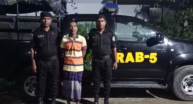 চাঁপাইনবাবগঞ্জে হেরোইনসহ গ্রেফতার ১