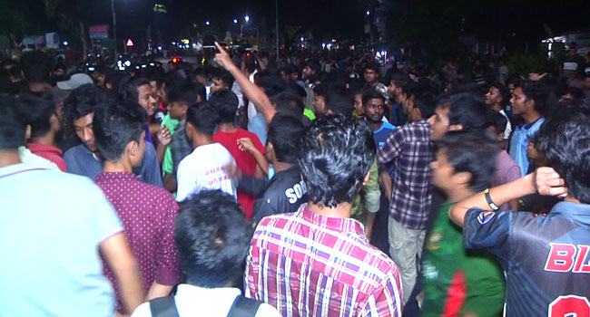 রোকেয়া বিশ্ববিদ্যালয়ের শিক্ষার্থীকে মারধোর, ২৪ ঘণ্টার আলটিমেটাম