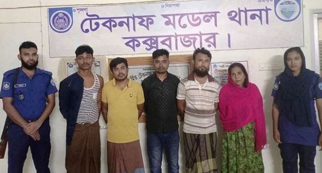নাফ নদী পার হয়ে আসা ১৮ রোহিঙ্গা ও ৫ দালাল আটক