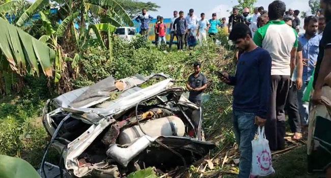 কুমিল্লায় ট্রাক-মাইক্রোবাস সংঘর্ষ, নিহত ২