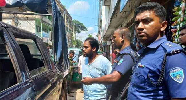 নোয়াখালীতে ইভটিজিংয়ের দায়ে অটোরিকশা চালকের কারাদণ্ড