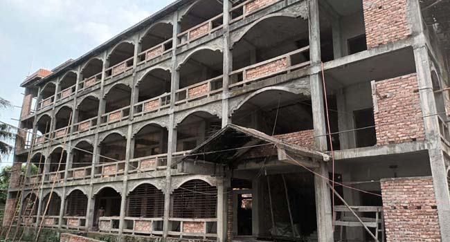 ফেনীতে ৬ মাদরাসার ভবন নির্মাণ ৪ বছরেও শেষ হয়নি