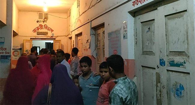 গফরগাঁওয়ে মোটরসাইকেলের চাপায় গৃহবধূ নিহত