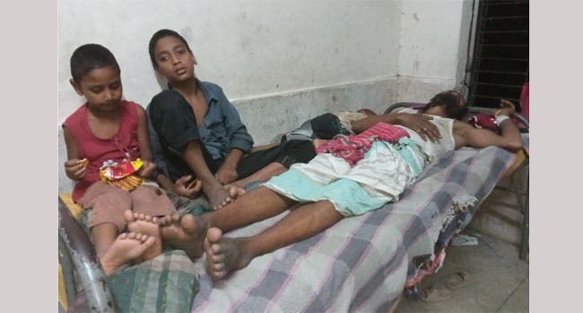 দুর্বৃত্তদের হামলায় আহত ভ্যানচালককে আর্থিক সহায়তার আহ্বান