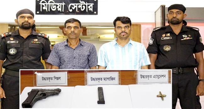 রূপগঞ্জে ৪০ মামলার আসামি মোশা সহযোগীসহ গ্রেফতার, অস্ত্র উদ্ধার