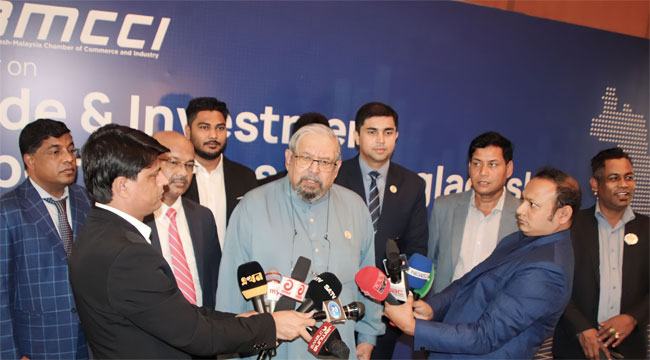 বাংলাদেশে বিনিয়োগের জন্য মালয়েশিয়ার ব্যবসায়ীদের প্রতি প্রবাসী কল্যাণমন্ত্রীর আহ্বান