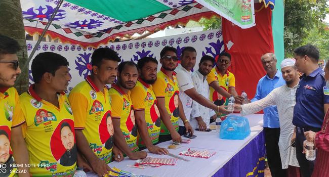 গুচ্ছ বিশ্ববিদ্যালয় ভর্তিচ্ছুদের সহায়তায় ত্রিশাল মেয়রের হেল্পডেস্ক ও শিক্ষা উপকরণ বিতরণ