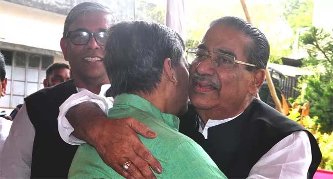 বরফ গলেছে বরিশাল আওয়ামী লীগে হাসানাত-খায়ের কোলাকুলি