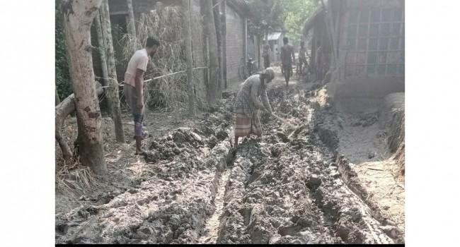 কাঁচা রাস্তা নিয়ে ভোগান্তিতে আছে বালিয়াডাঙ্গীর ৪ গ্রাম