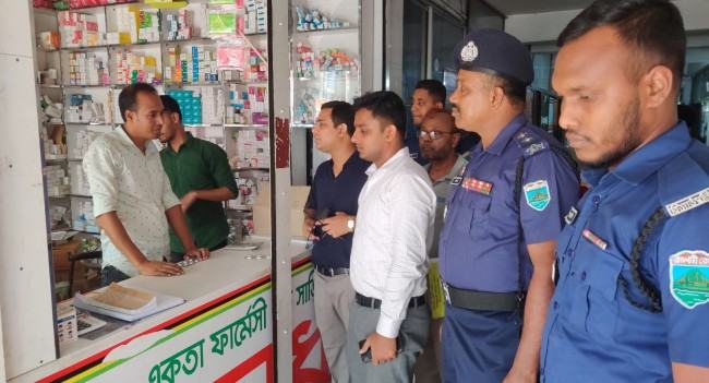 জয়পুরহাটে প্রেসক্রিপশন ছাড়া এন্টিবায়োটিক বিক্রয় করায় জরিমানা