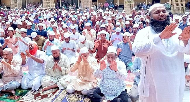 ঠাকুরগাঁওয়ে বৃষ্টির জন্য ইসতিসকার নামাজ আদায়