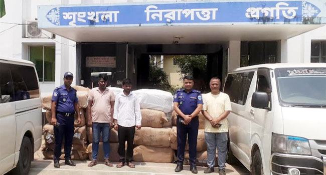 মিরসরাইয়ে কোটি টাকা মূল্যের ভারতীয় শাড়ী জব্দ, আটক ২