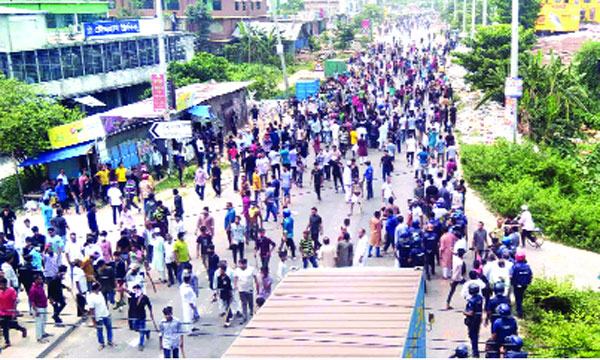 চৌদ্দগ্রামে আওয়ামী লীগের দুই পক্ষের সংঘর্ষে পুলিশসহ আহত ৫০
