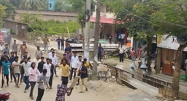 আধিপত্য বিস্তারে ছাত্রলীগের দু’গ্রুপের সংঘর্ষ, আহত ১৫
