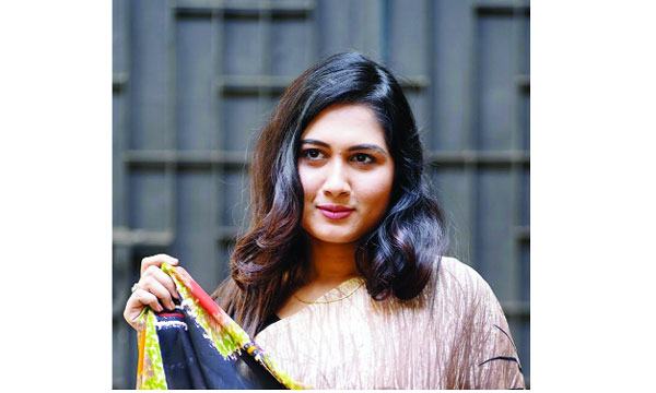 ‘ছায়াবাজি’তে প্রশংসিত মৌসুমী মৌ