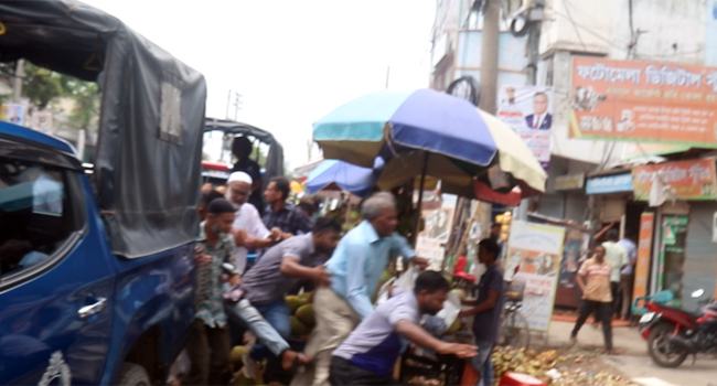 পাবনায় বিএনপির মিছিলে যুবলীগ-ছাত্রলীগের হামলা, আহত ১০