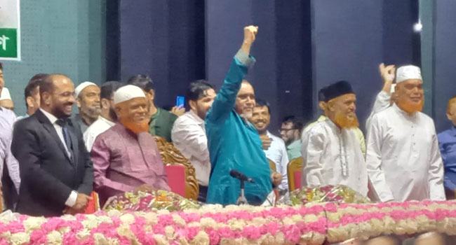 মঞ্চে নায়েবে আমীরসহ জামায়াতের শীর্ষ নেতারা