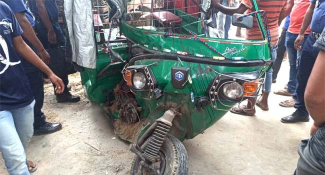 ঠাকুরগাঁওয়ে ত্রিমুখি সংঘর্ষে নিহত ২