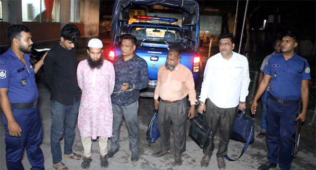 ঝালকাঠিতে দুদকের কর্মকর্তা পরিচয় দিয়ে প্রাতারণা, আটক ৬