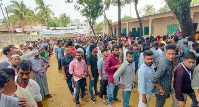 কক্সবাজার পৌরসভা নির্বাচনে ভোট গ্রহণ চলছে