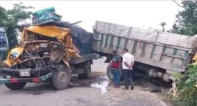 সিলেটে দুই ট্রাকের সংঘর্ষে নিহত ৩