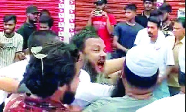 বরিশালে আ’লীগের হামলায় হাতপাখার প্রার্থী রক্তাক্ত