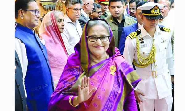জেনেভার উদ্দেশে প্রধানমন্ত্রীর ঢাকা ত্যাগ