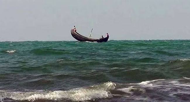 মাছ ধরে ফেরার পথে ট্রলারডুবি, জেলে নিখোঁজ