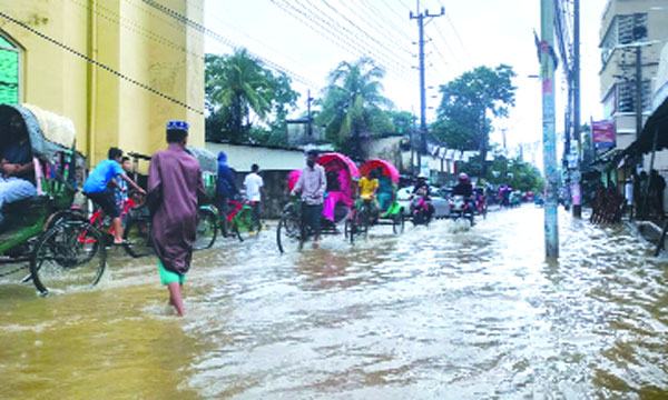 মুষলধারে বৃষ্টিতে জলমগ্ন সিলেট নগরী