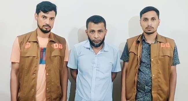 আশুলিয়ায় মাদককারবারি গ্রেফতার